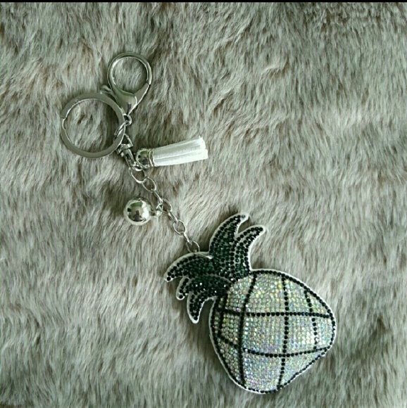 🍍Back in Stock! White Pineapple Key Chain🍍 - Picture 4 of 4